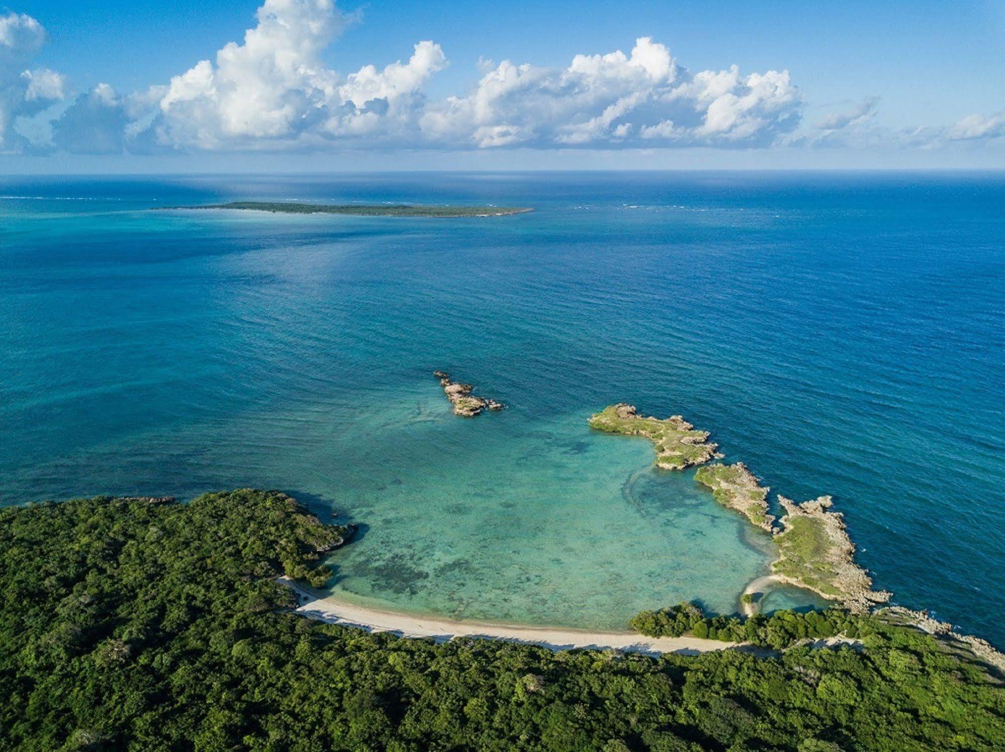 Azura Quilalea Island Hotel ภายนอก รูปภาพ