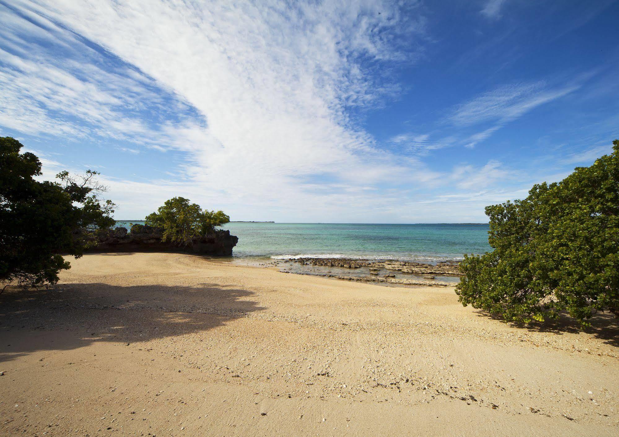 Azura Quilalea Island Hotel ภายนอก รูปภาพ