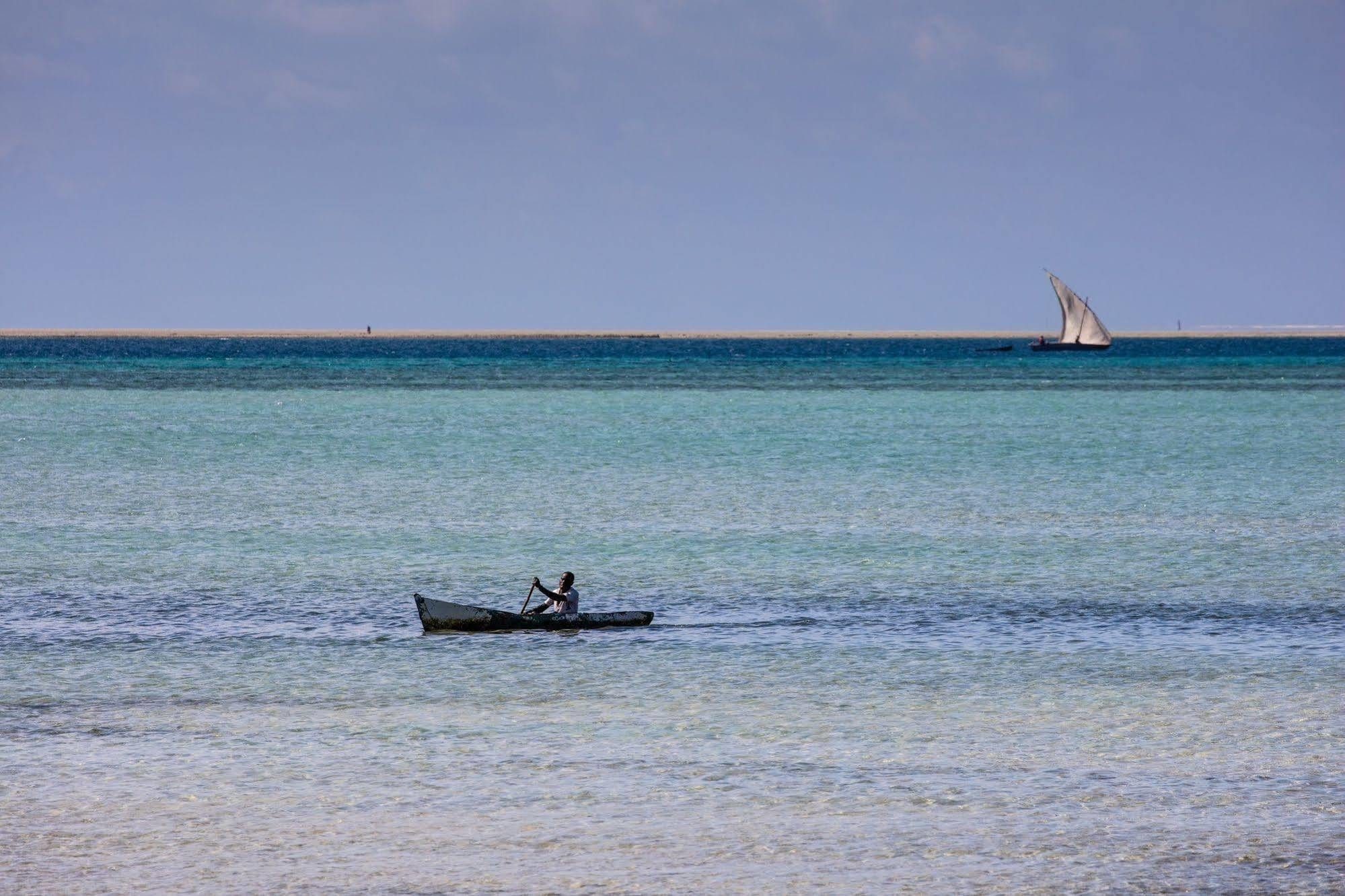 Azura Quilalea Island Hotel ภายนอก รูปภาพ