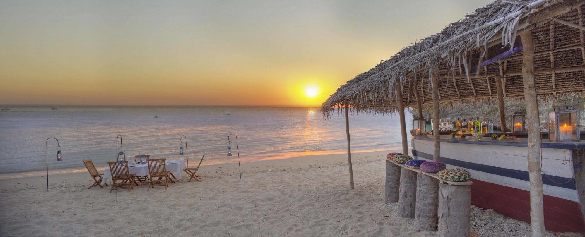 Azura Quilalea Island Hotel ภายนอก รูปภาพ