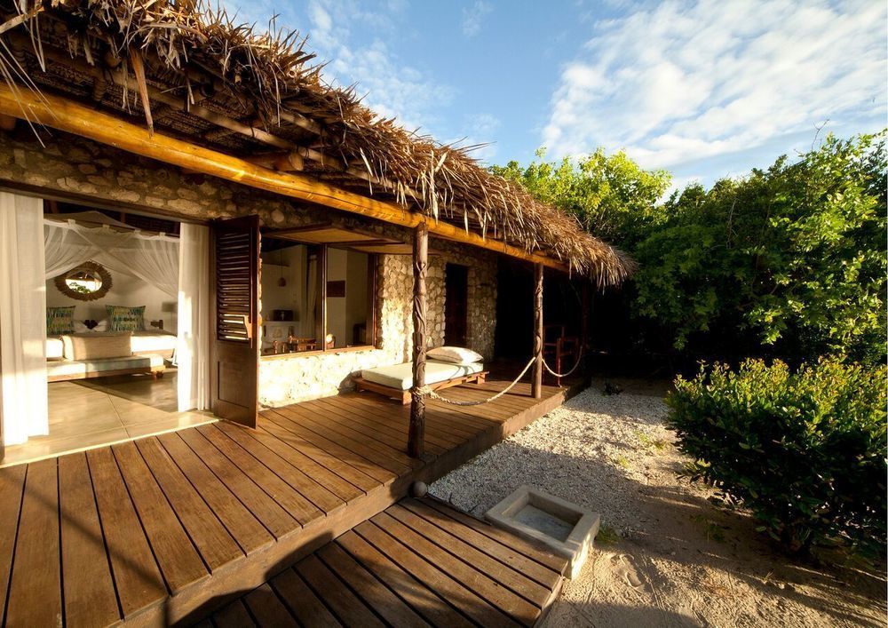 Azura Quilalea Island Hotel ภายนอก รูปภาพ